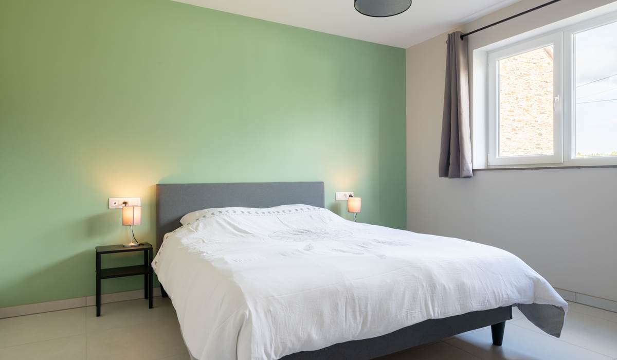 Chambre 4, au rez-de-chaussée en façade, accessible PMR, lit 2 personnes.