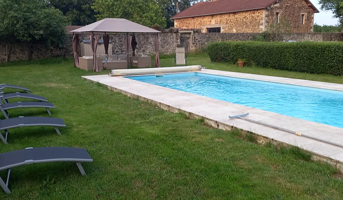 Salon de jardin et piscine, Maison d’hôtes la Babinerie,  Saint Léonard de Noblat, Haute Vienne, Nouvelle Aquitaine,