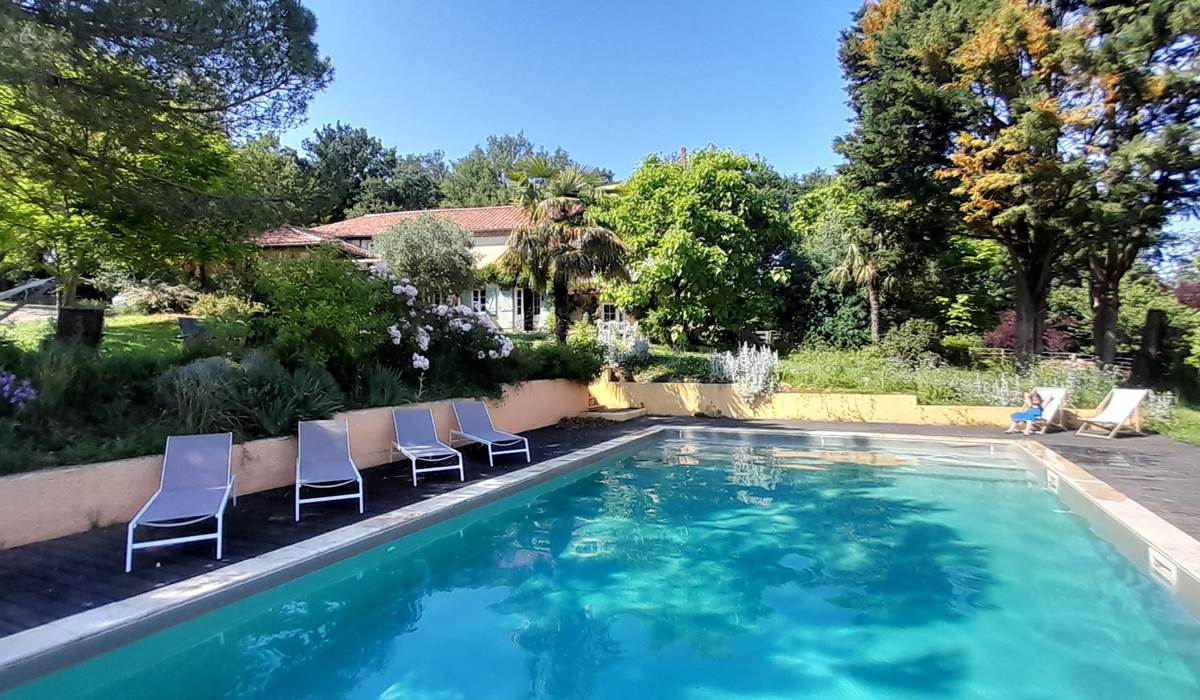 Domaine_de_Calabel©_Pouylebon_vacances_piscine_gers