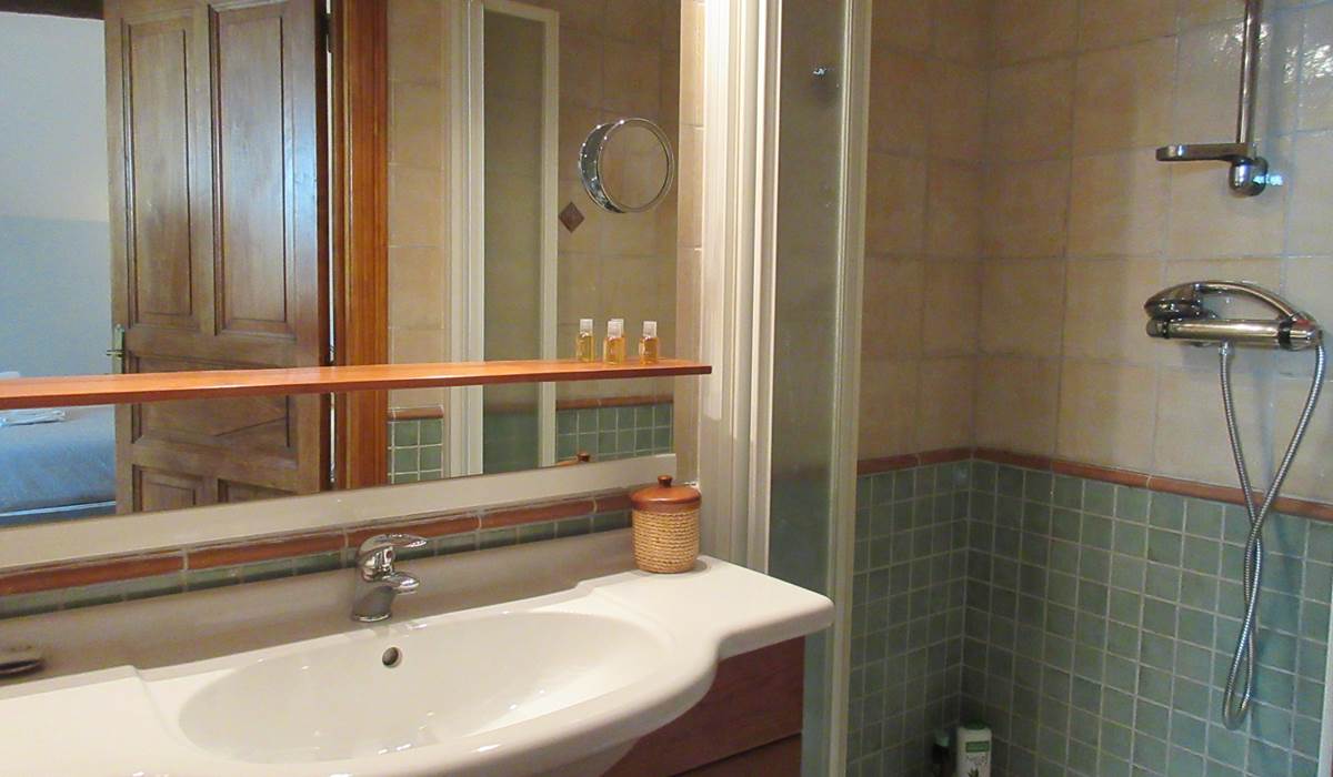 Domaine les Garrigues Salle de bain Kayamb