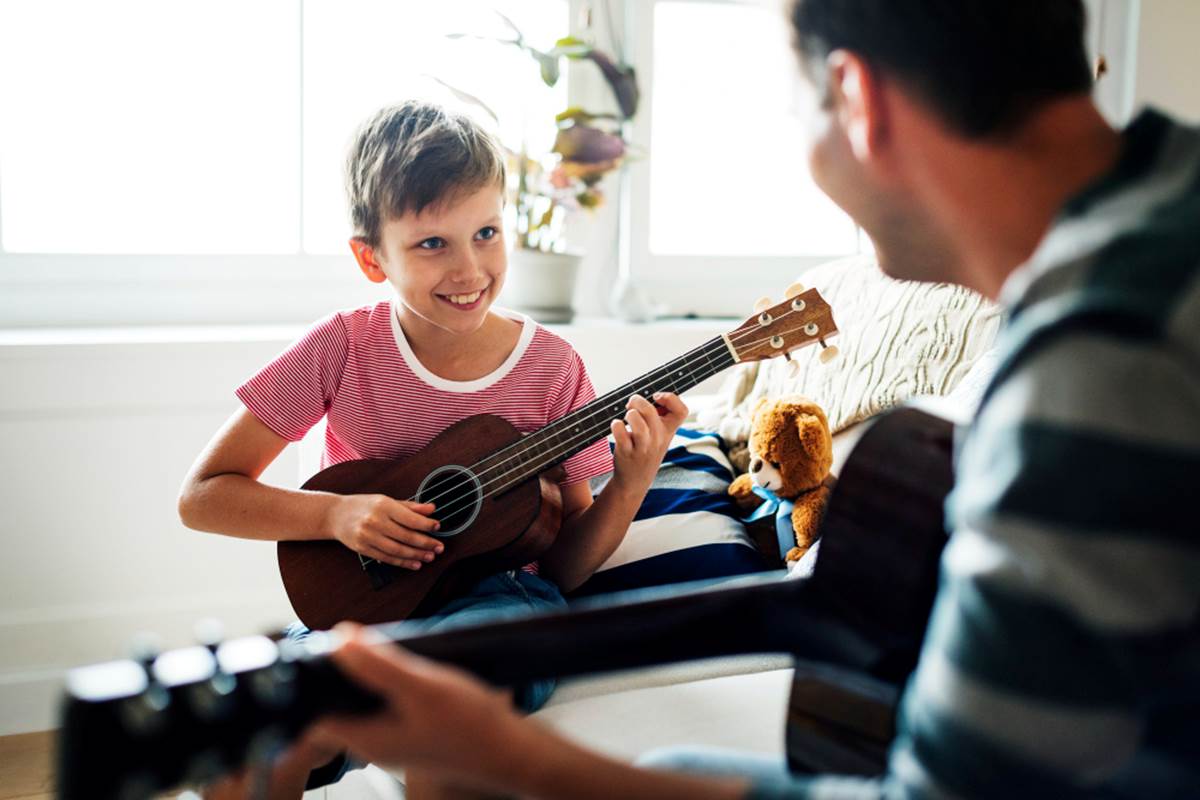 young-boy-playing-guitar (2)