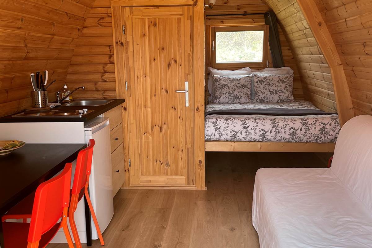 Espace intérieur avec coin cuisine
