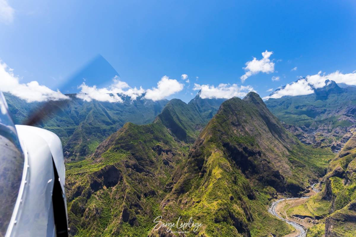 mafate ,vue le piton cabris