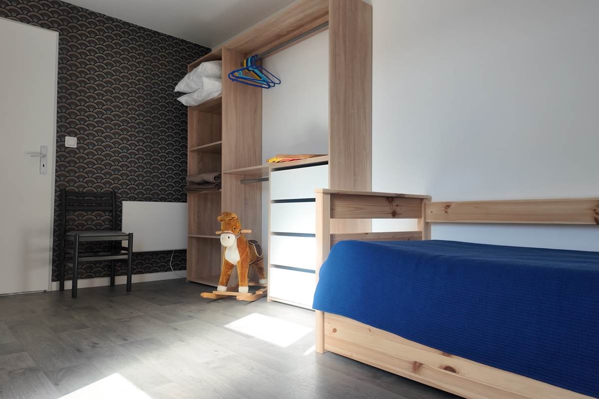 Canapé en 2x80x200 ou 160x200 (chambre 2)