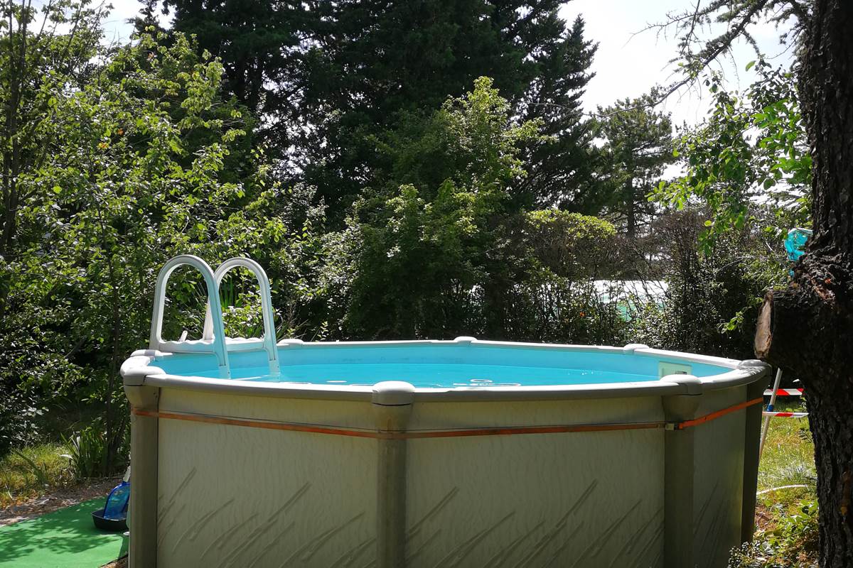 Piscine non chauffée du gîte Montloubier 3m80 diamètre et 1m20 profondeur, ouverte mi-juin à mi-septembre