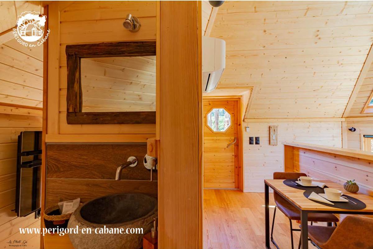 douche à l'italienne de la cabane spa belle étoile en Dordogne