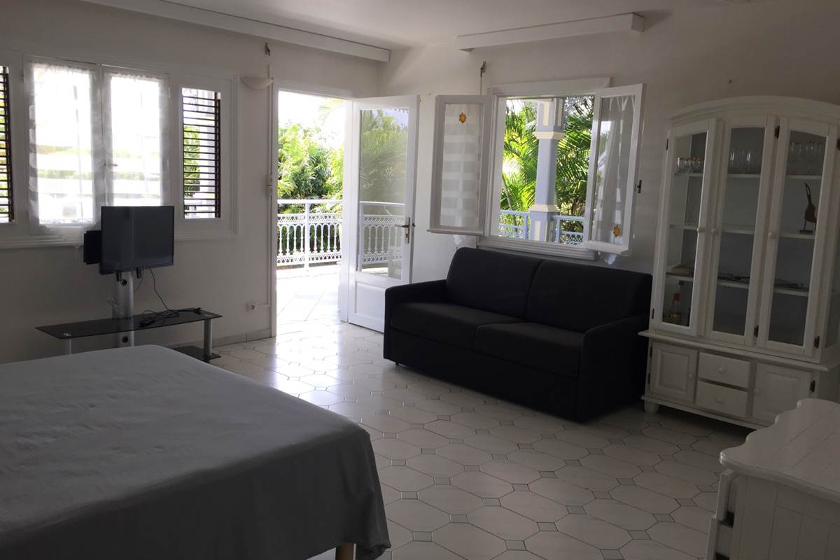 Logement très lumineux avec terrasse en angle