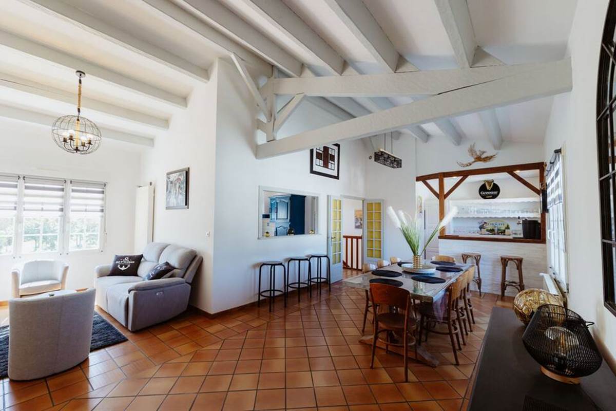 Pièce de vie conviviale dans notre villa 3? proche des plages