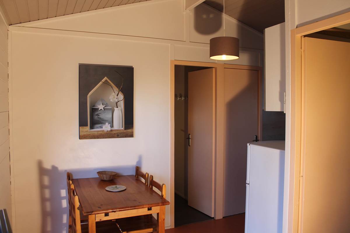 LE-HAMEAU-DES-GENÊTS-Chalet-5-Personnes-Salle-à-Manger