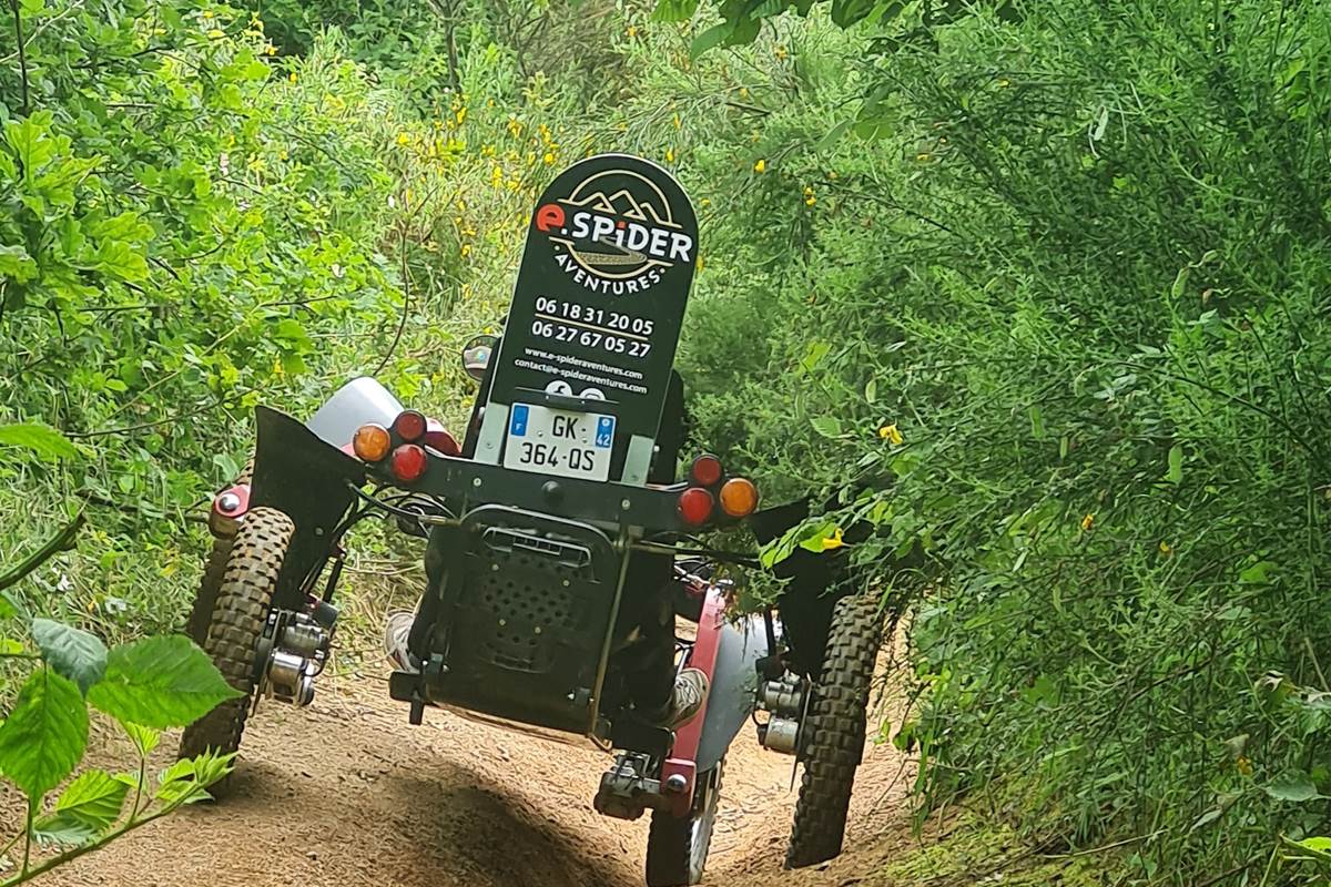 Swincar - circuit rouge - franchissement de chemins avec crevasses en travers