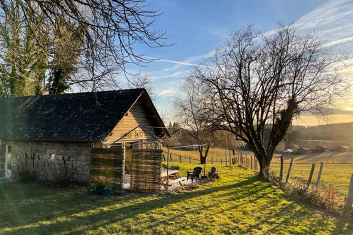 Gite La Bergerie - Vue arrière de la terrasse