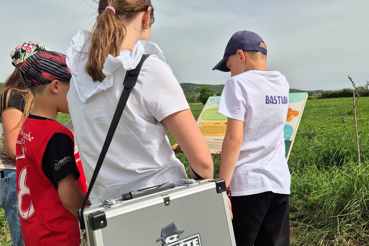 ferme des delices foreziens, enquete game, visites pedagogique, famille, ecole, centre de loisirs, seminaire, vaches, glaces, lasergame st cyr les vignes