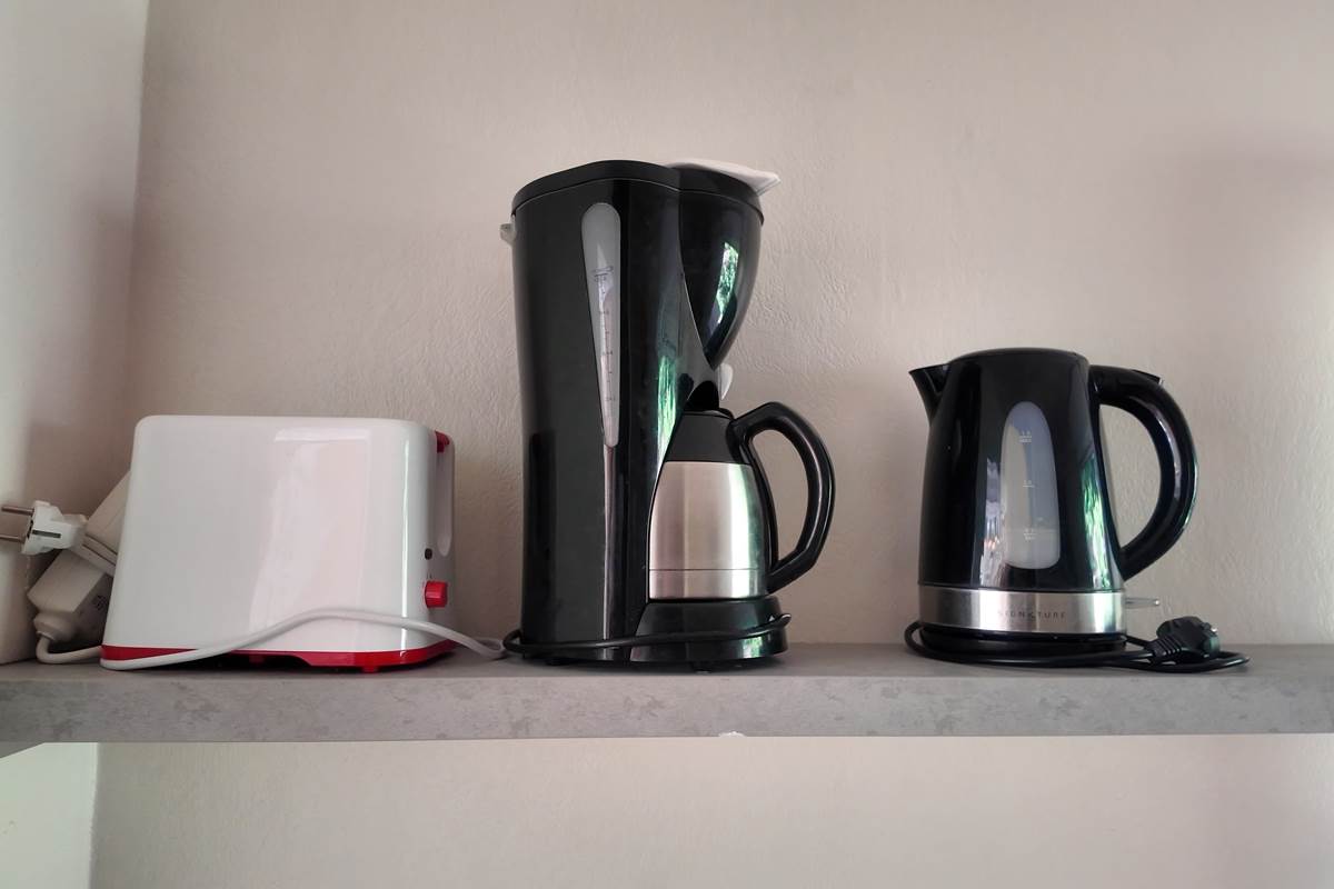 grille pain, bouilloire, cafetière à filtre