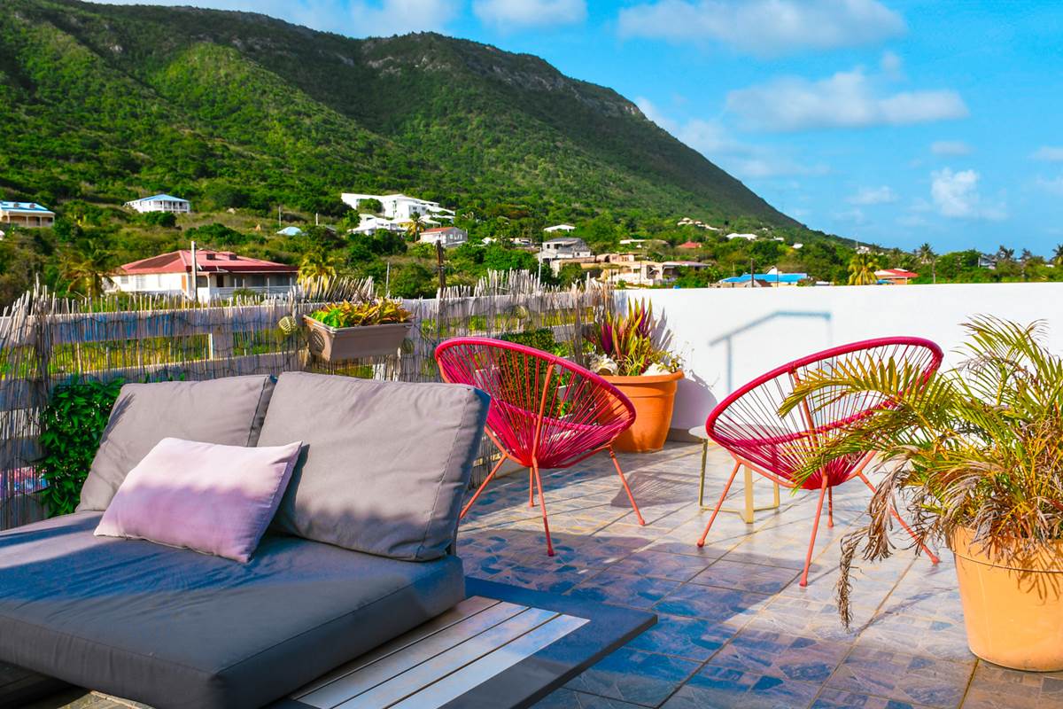 ROOFTOP OASIS DESIRADE HOTEL