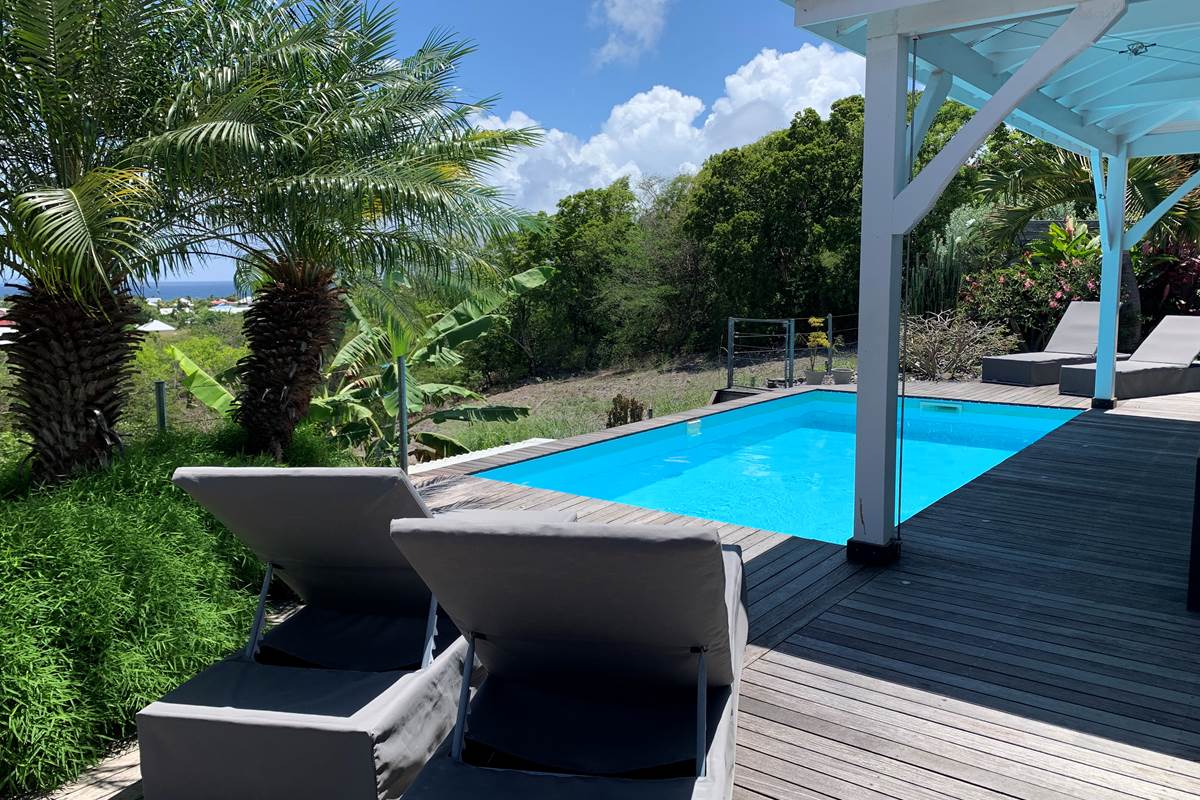 Terrasse extérieure et piscine