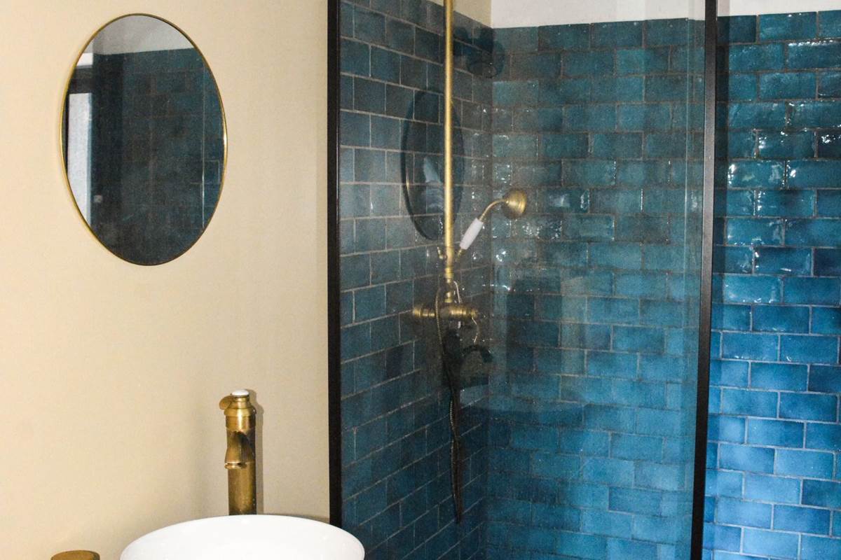 L'AUBERGE DU RANC : la salle de bain chambre Ficelle