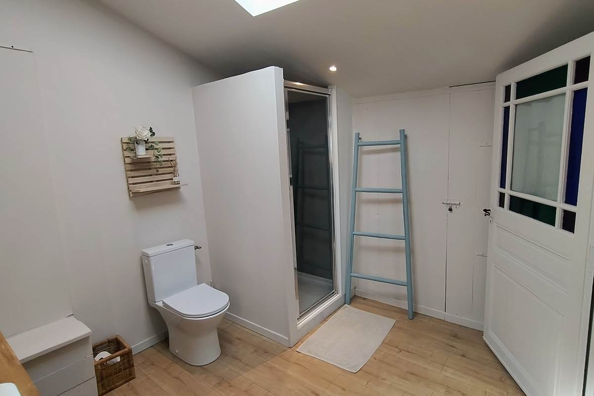 16-bis-gite-hotel-marssac-sur-tarn-salle de bain-douche