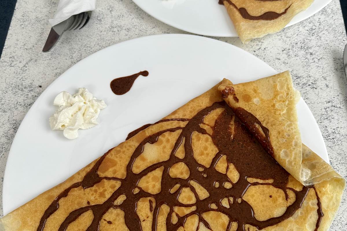 Restaurant-Boutique "Harmonie du Monde" : plats maison, produits frais majoritairement bio et locaux. Attenant à vos Gîtes "Le Chant des Sources" à Gimel-les-Cascades (19).