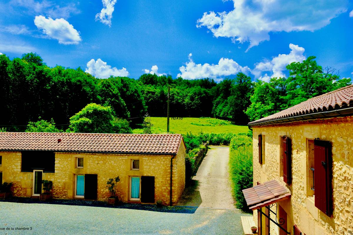 DOMAINE DU CHAMP DE L'HOSTE - maison d'hôtes à Larzac 24170 - Gîte de charme - Location maison de vacances avec piscine et spa -