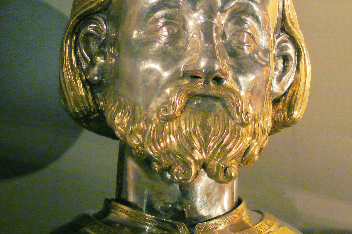 Buste reliquaire de Saint-Dumine (XVèmé s.), en argent repoussé partiellement doré. Dans l'église Saint-Pardoux, à Gimel-les-Cascades, classée monument historique