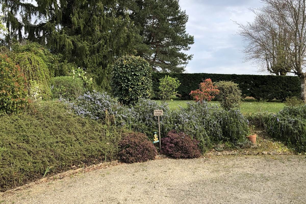 le parking des hôtes