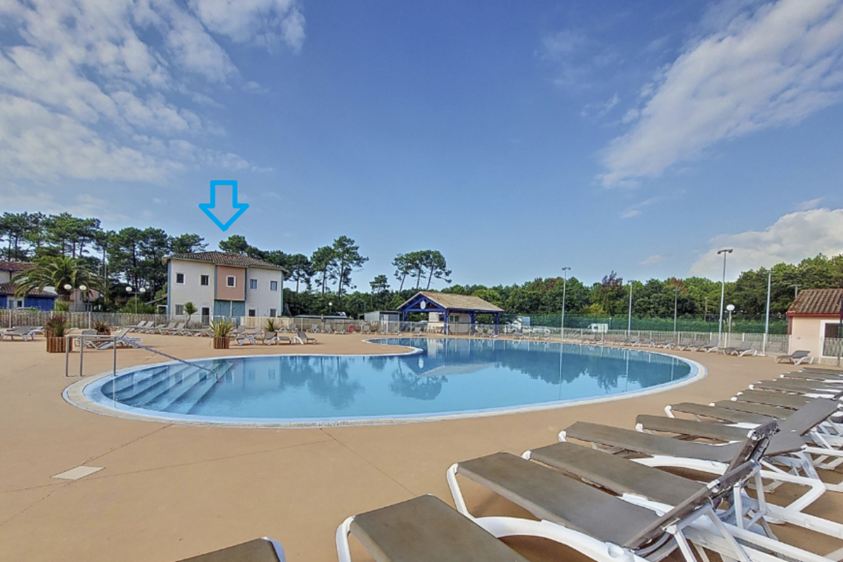 vue piscine avec une seule flèche