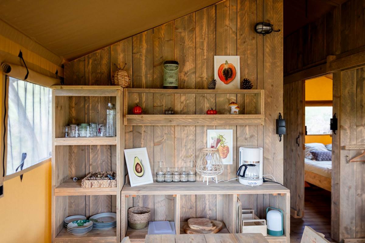 rangement salle à manger écolodges sunshine et sunset