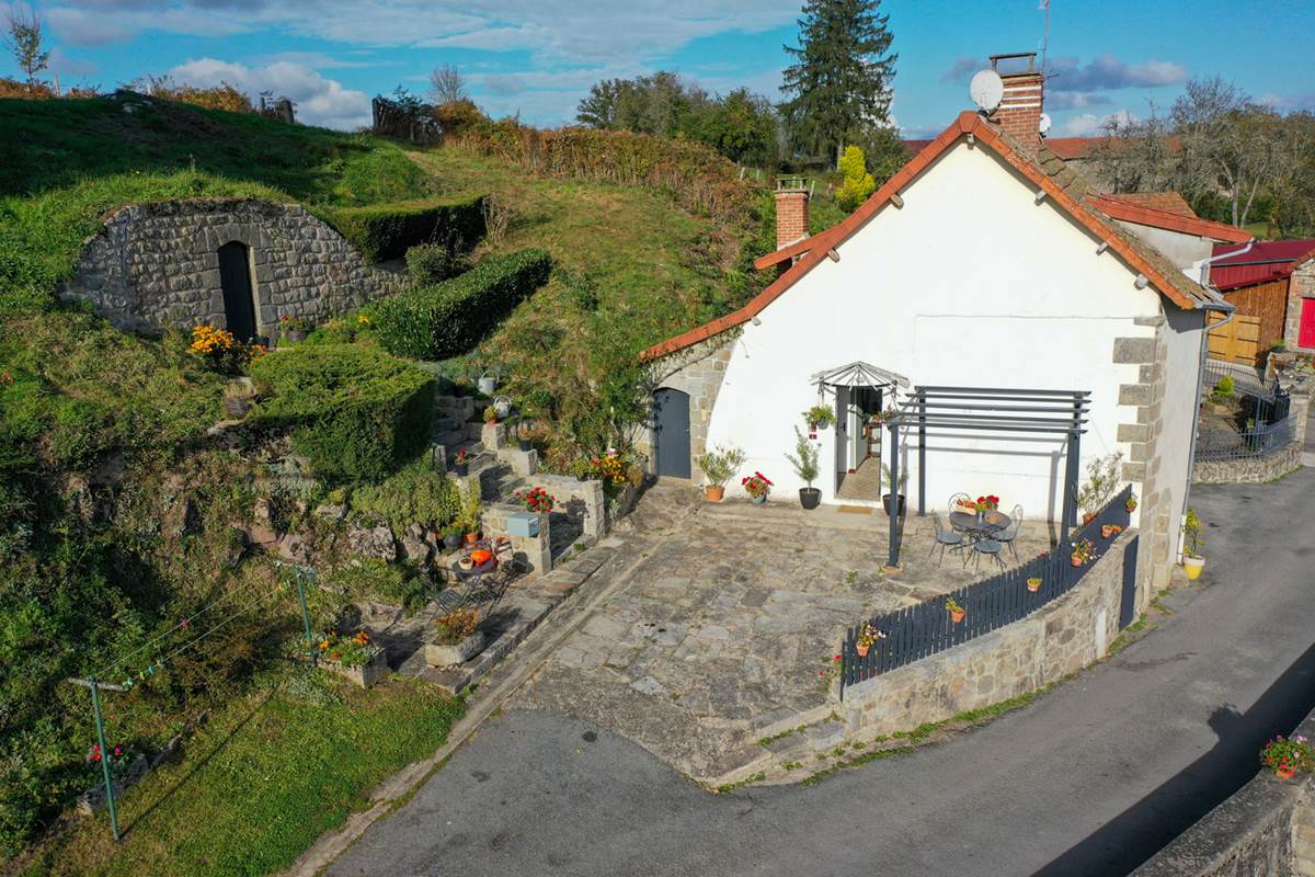 Gite la belle du clocher St pardoux d'arnet proche Crocq Terra Aventura