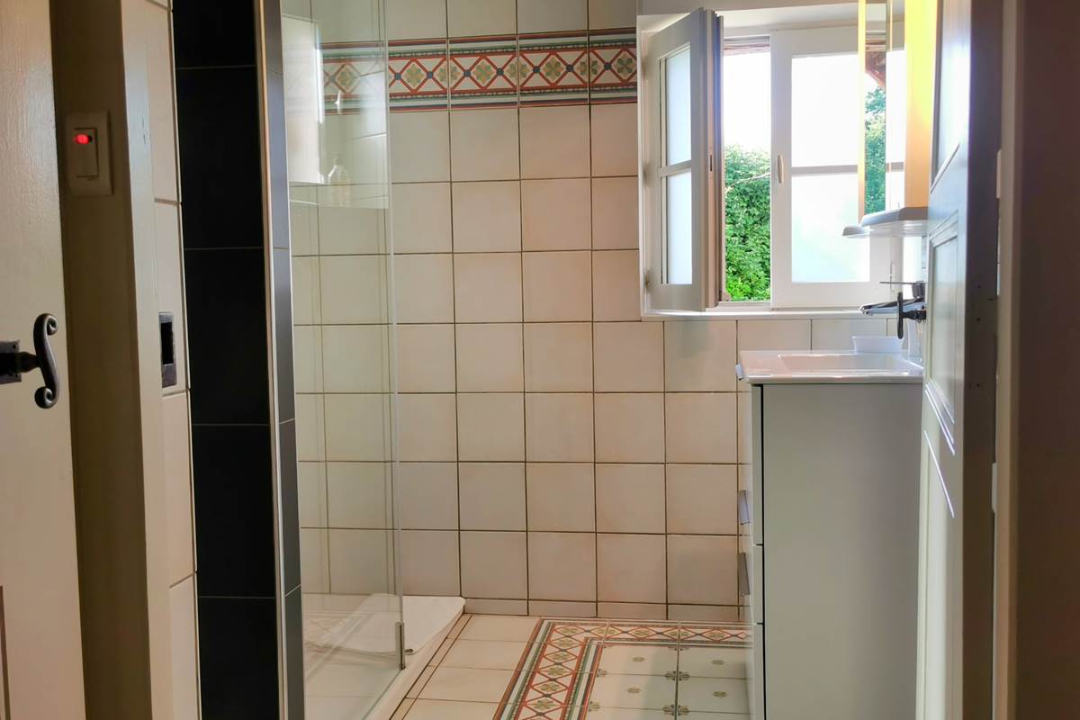 Annexe-suite-salle-d-eau-douche-rez-de-chaussee