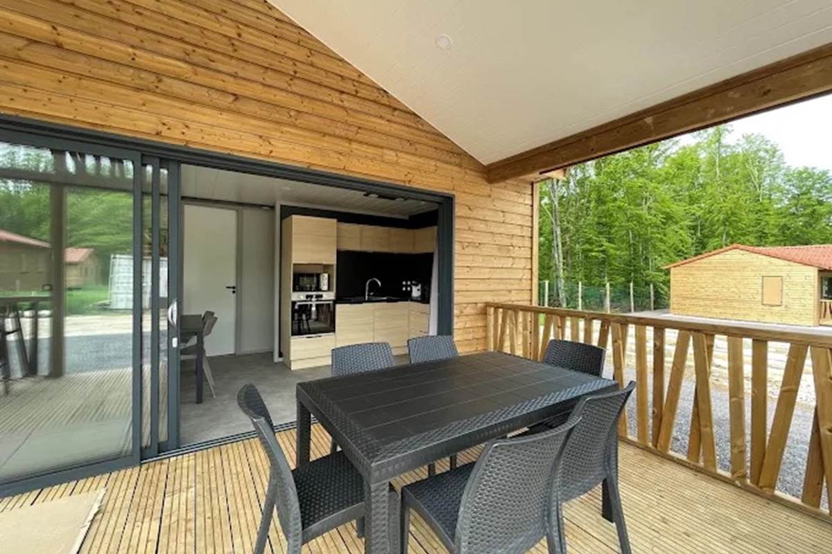 terrasse couverte privée de l'hebergement