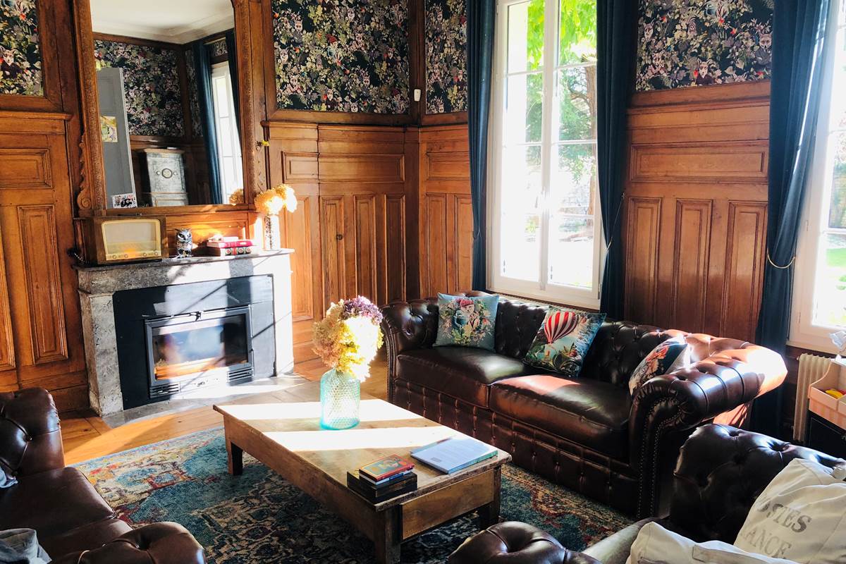 chambre-salon-cosy-élégant-hôte