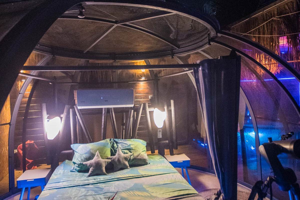 STARDOM chambre observatoire les pieds dans l'eau piscine privée et balnéothérapie