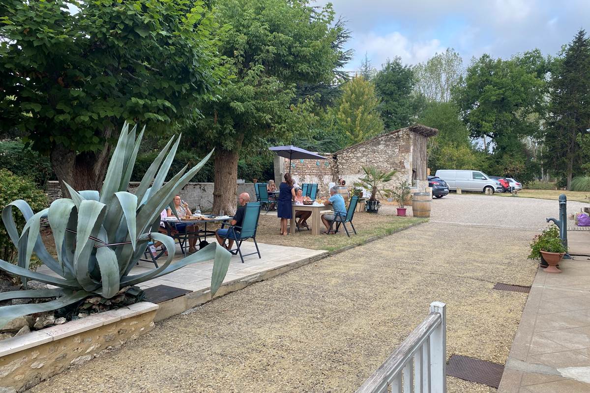 Service petit déjeuner-repas-extérieur