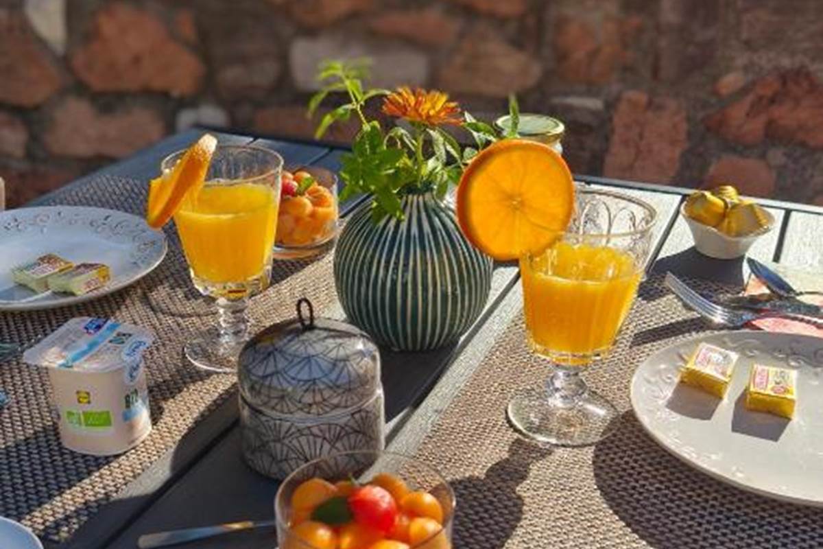 petit-dejeuner-chambre-hotes-puget-sur-argens.jpg