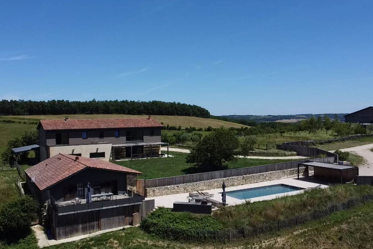 Hitton-séjours-nature-gîte-piscine