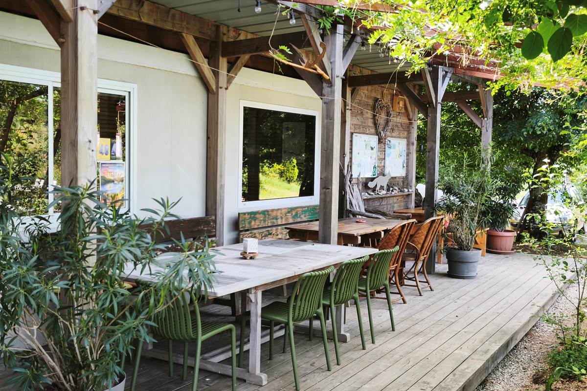 Terrasse extérieure ombragée