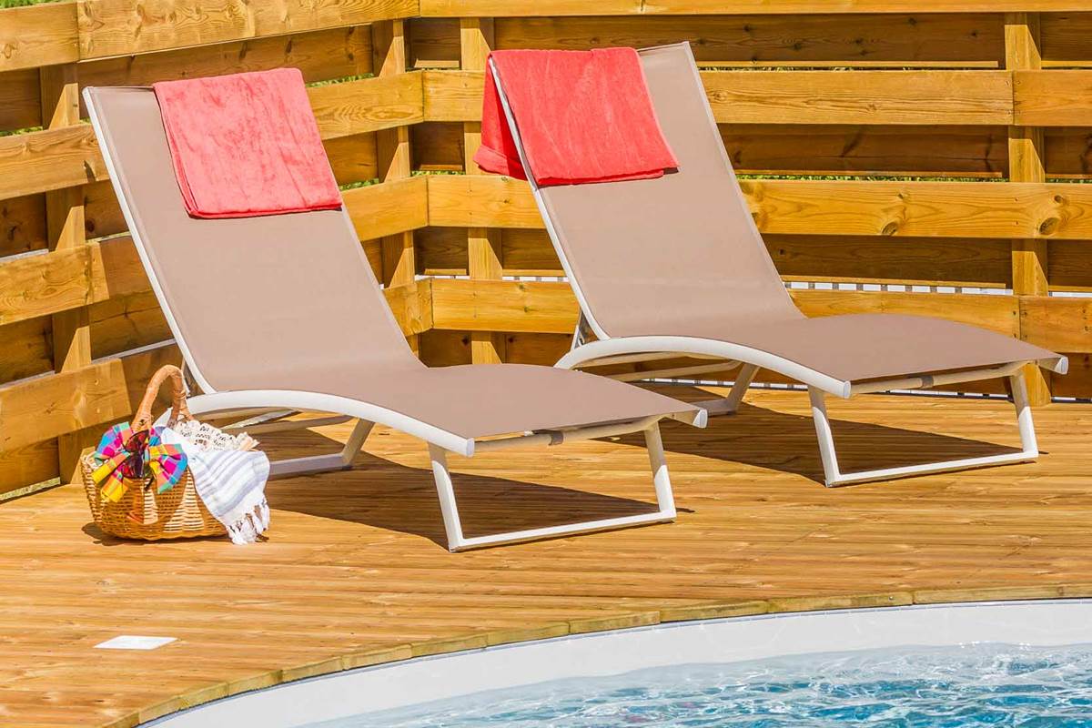Piscine et bains de soleil