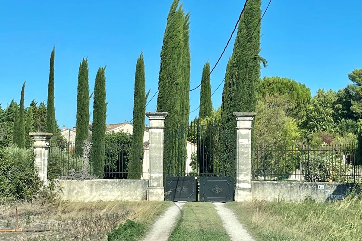 L'entrée du Mas des Perrines