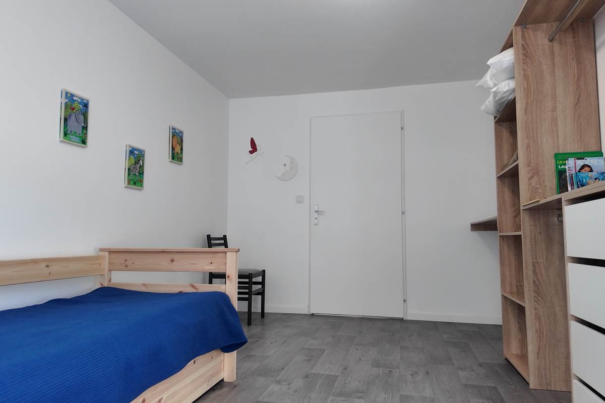 Canapé en 2x80x200 ou 160x200 (chambre 3)