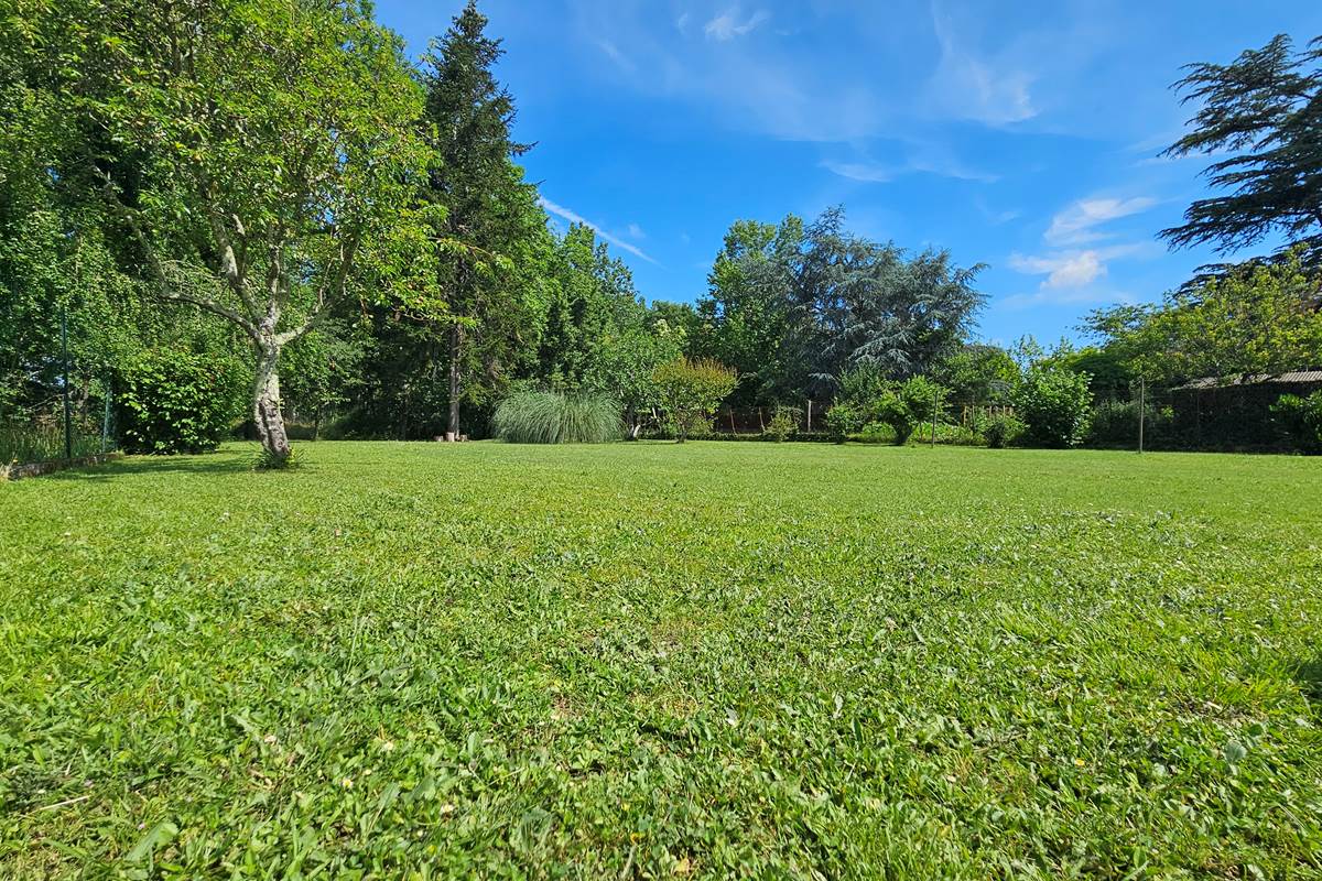 Jardin clos et arboré de 1800m2 Les Deux Chênes