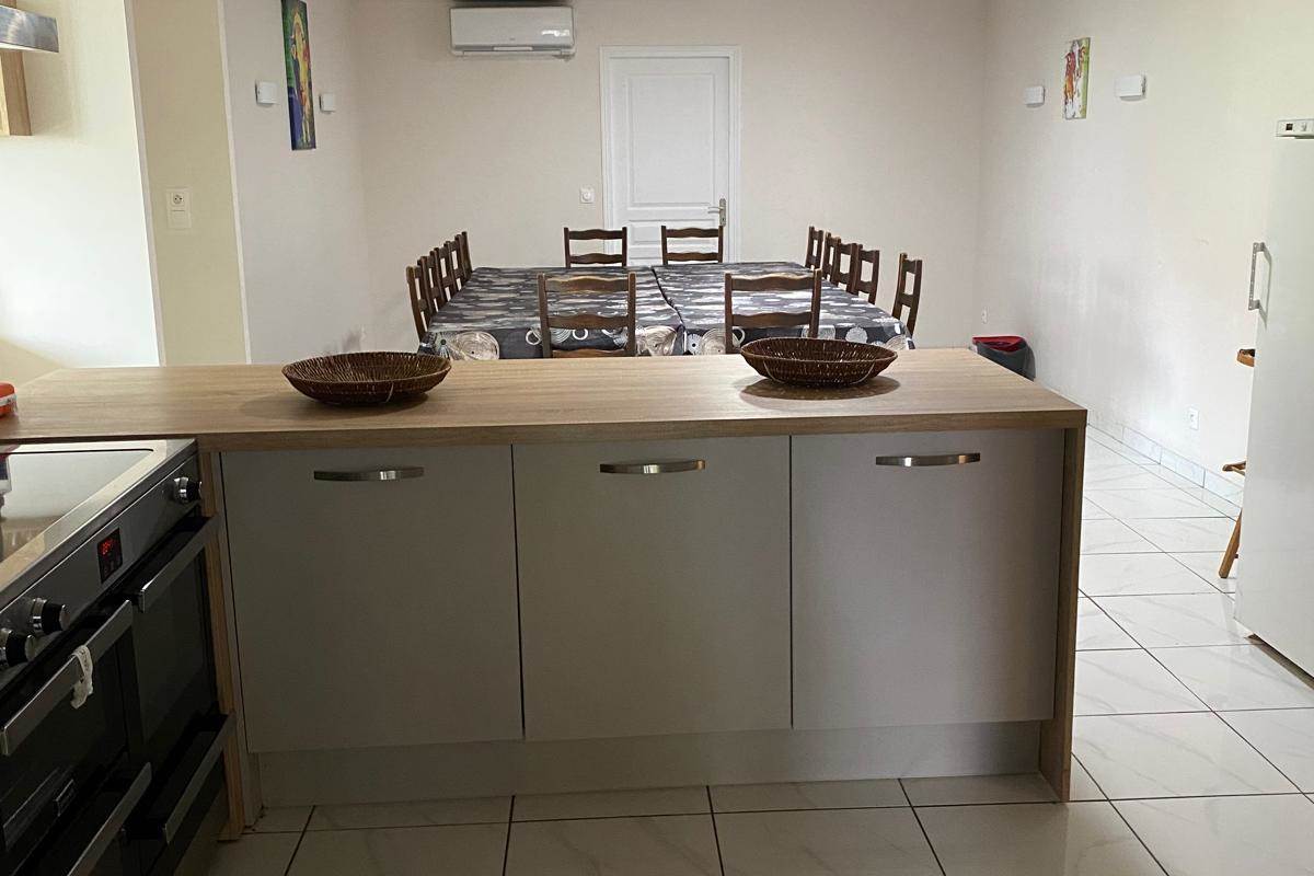 Salle à manger parfaite pour partager des repas conviviaux dans notre gîte familial du Pas-de-Calais.