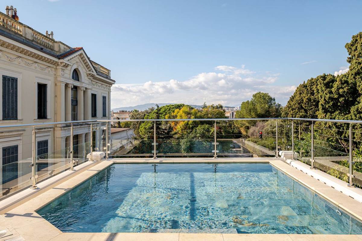 Piscine avec vue mer