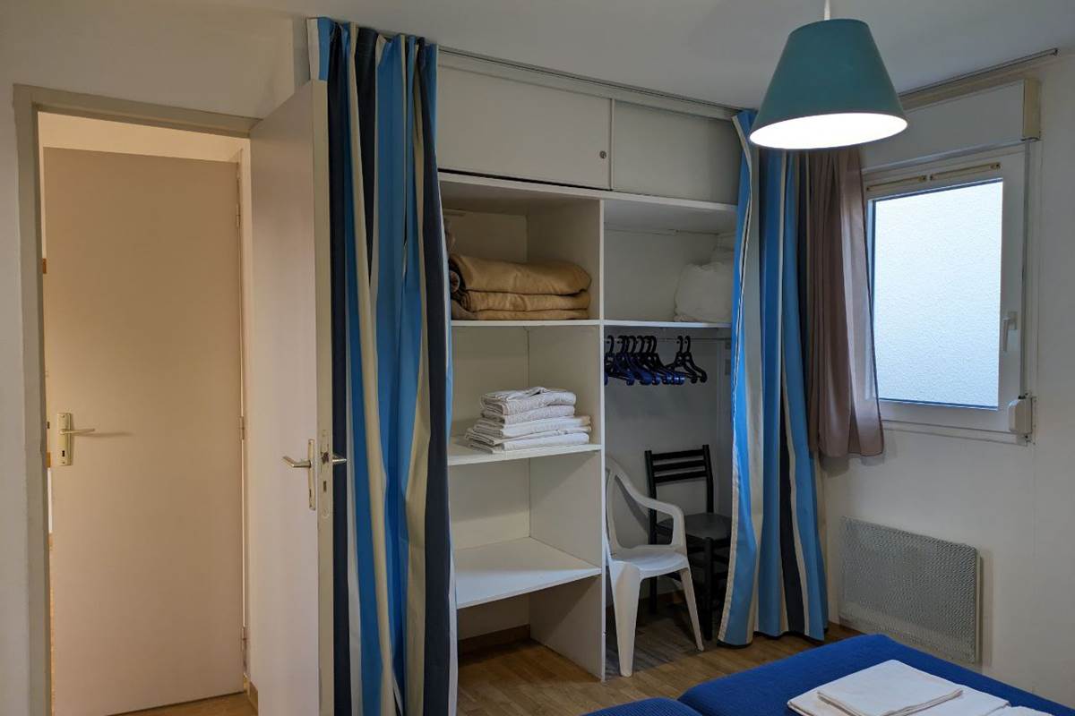 chambre avec placard