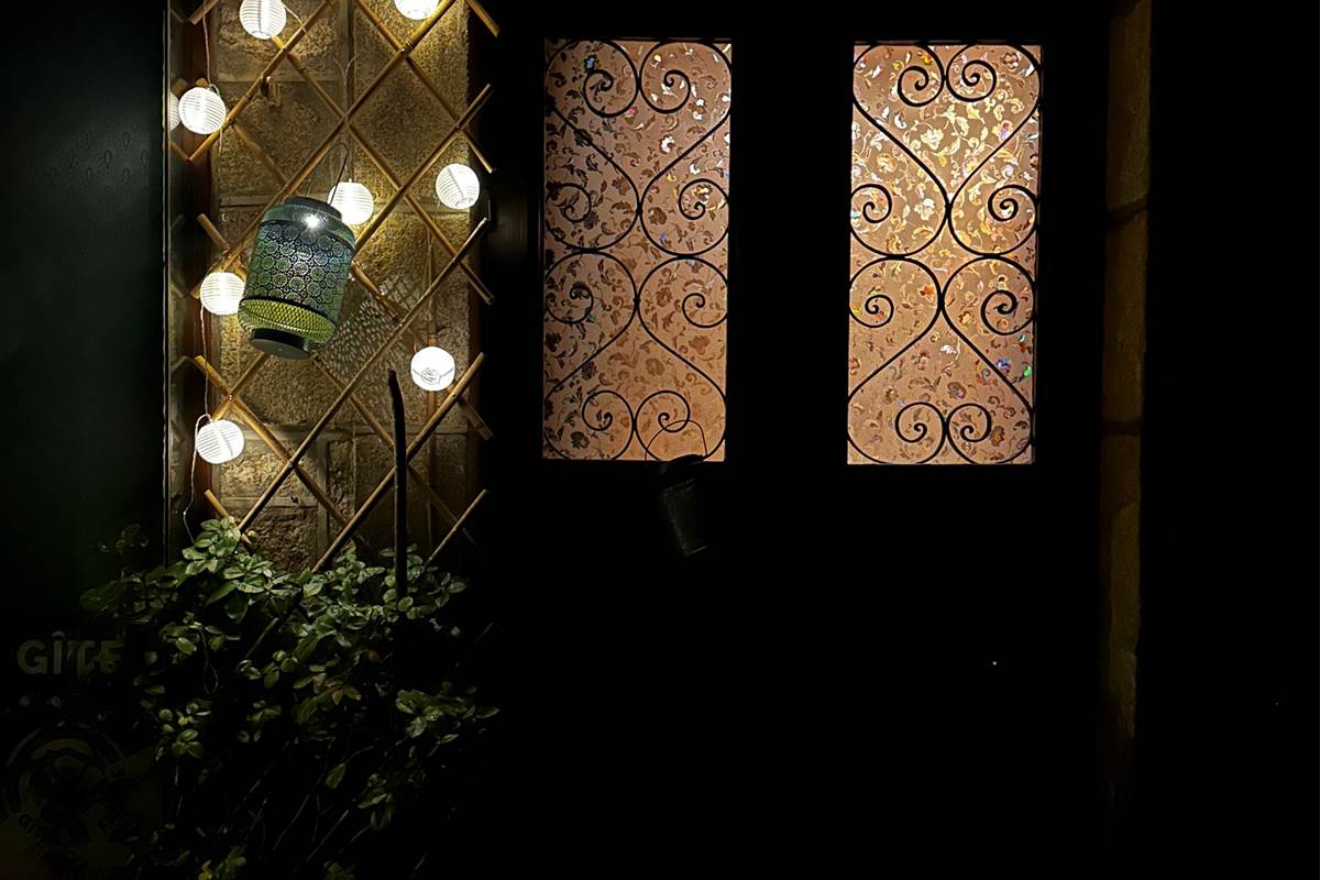 "Le Chant des Sources" : un Gîte-Appartement 1 à 7 personnes et un Gîte-Maison 1 à 4 personnes. Pouvant être loués ensemble. Salle de stage en option.