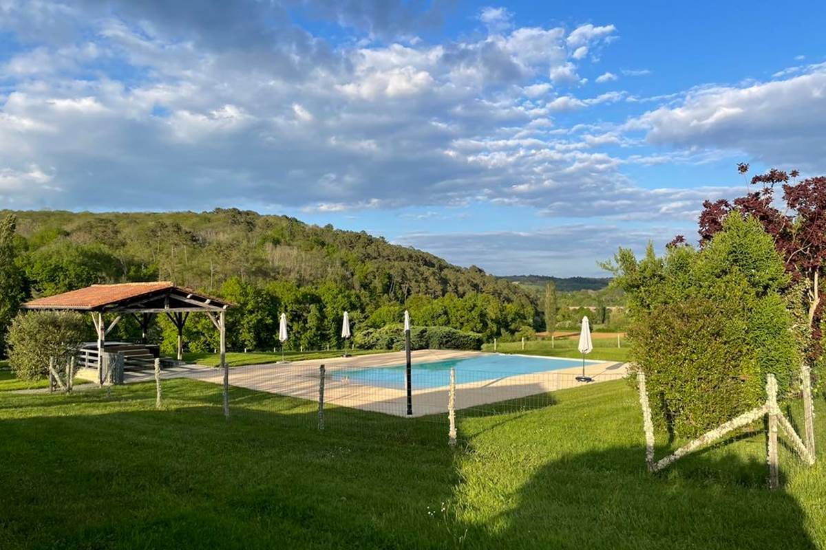 DOMAINE DU CHAMP DE L'HOSTE -  maison d'hôtes à Larzac 24170 - la piscine