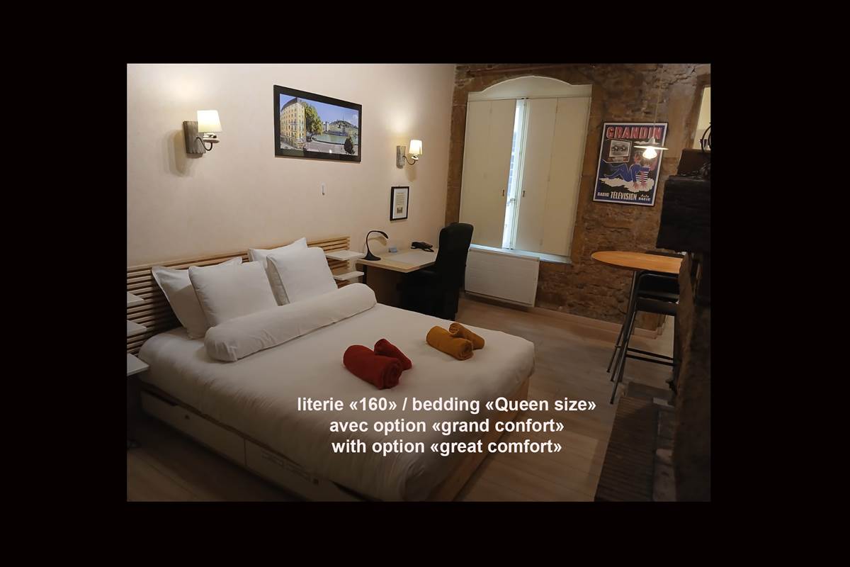 la pièce principale du studio, la literie 160 "queen Size" avec l'option grand confort en place.