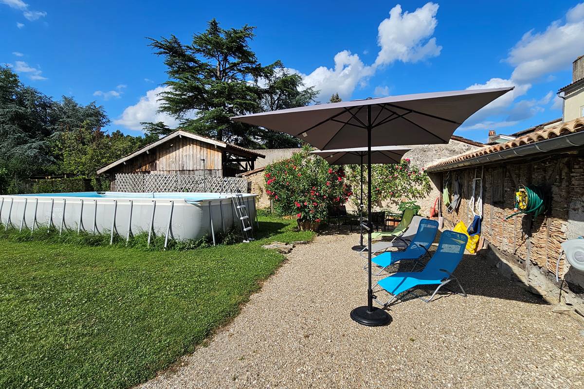 Piscine-enfant-nature-détente-chaise longue-Près de Saint André et Appelles