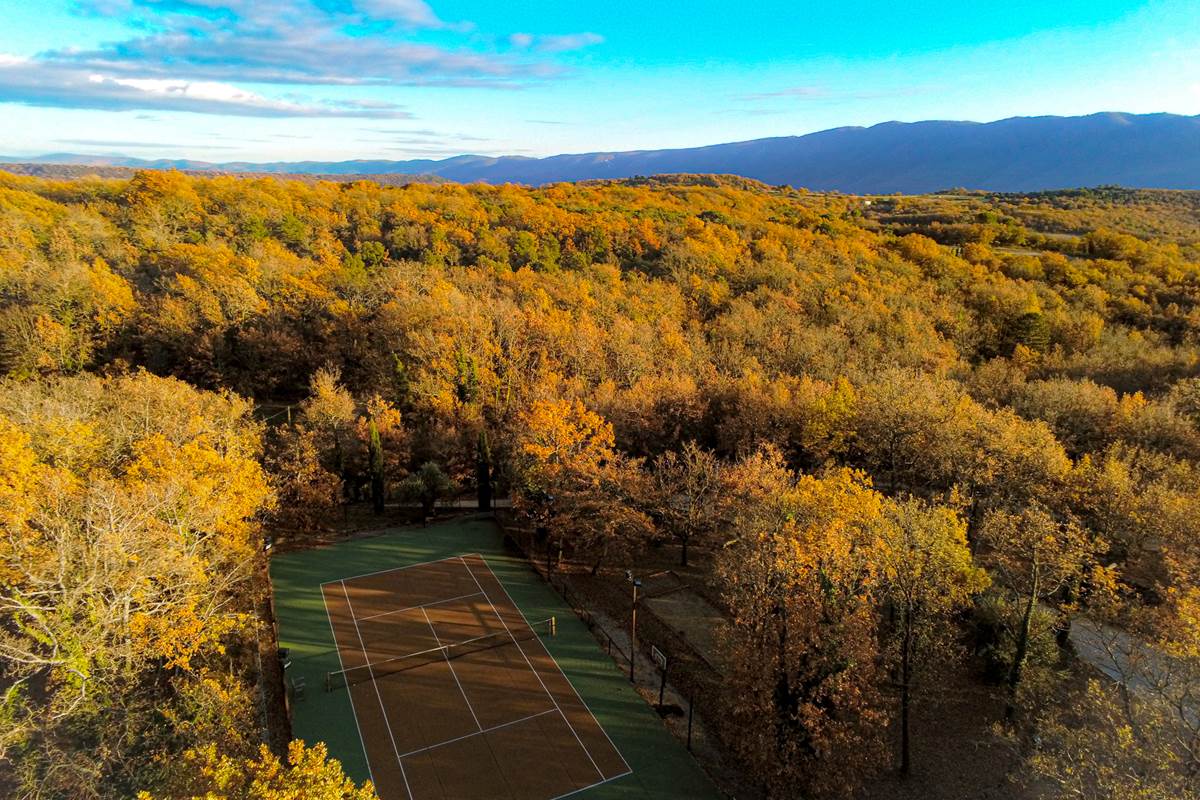 Terrain de tennis