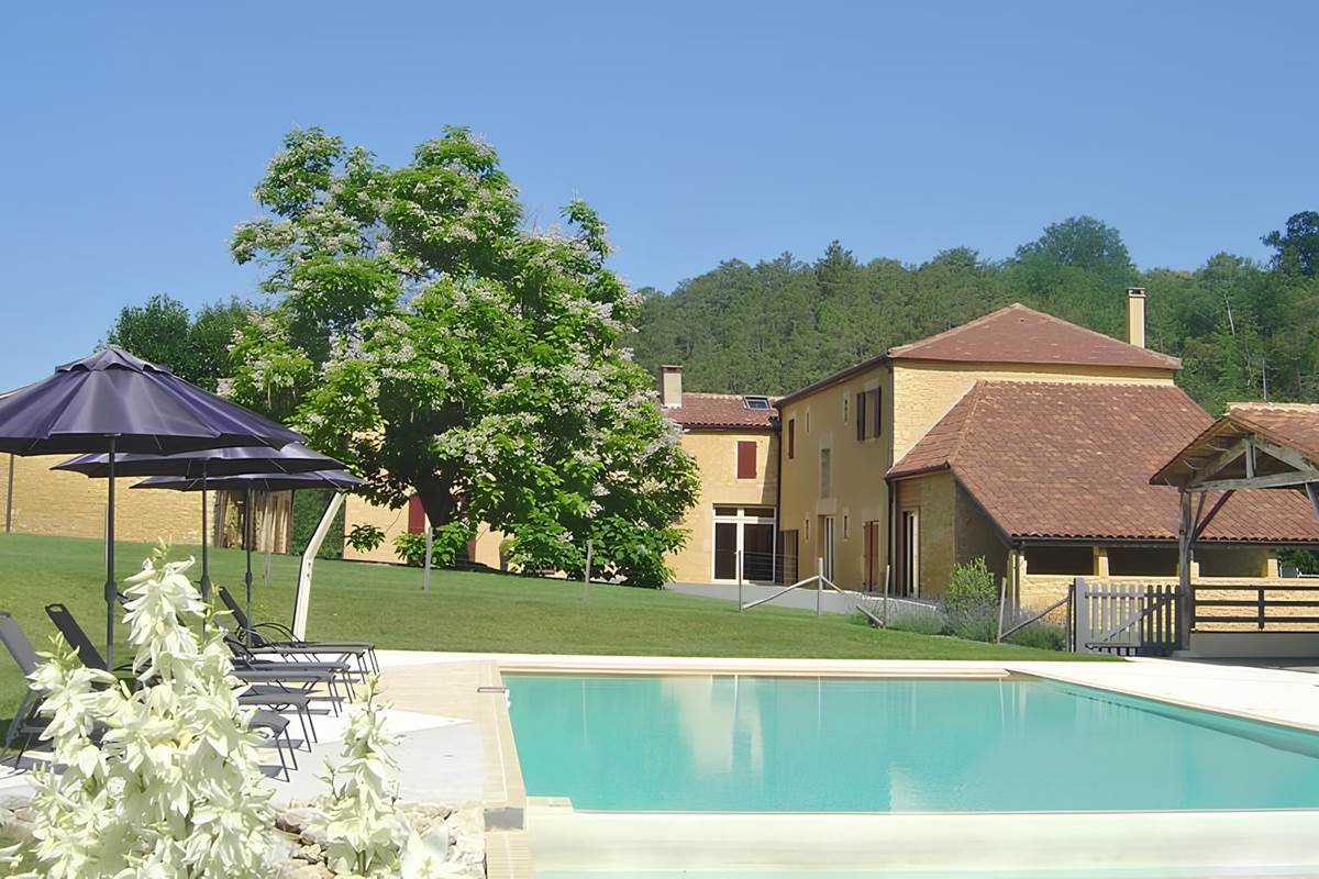 DOMAINE DU CHAMP DE L'HOSTE - maison d'hôtes à Larzac 24170 - domaine du champ de l'hoste - piscine