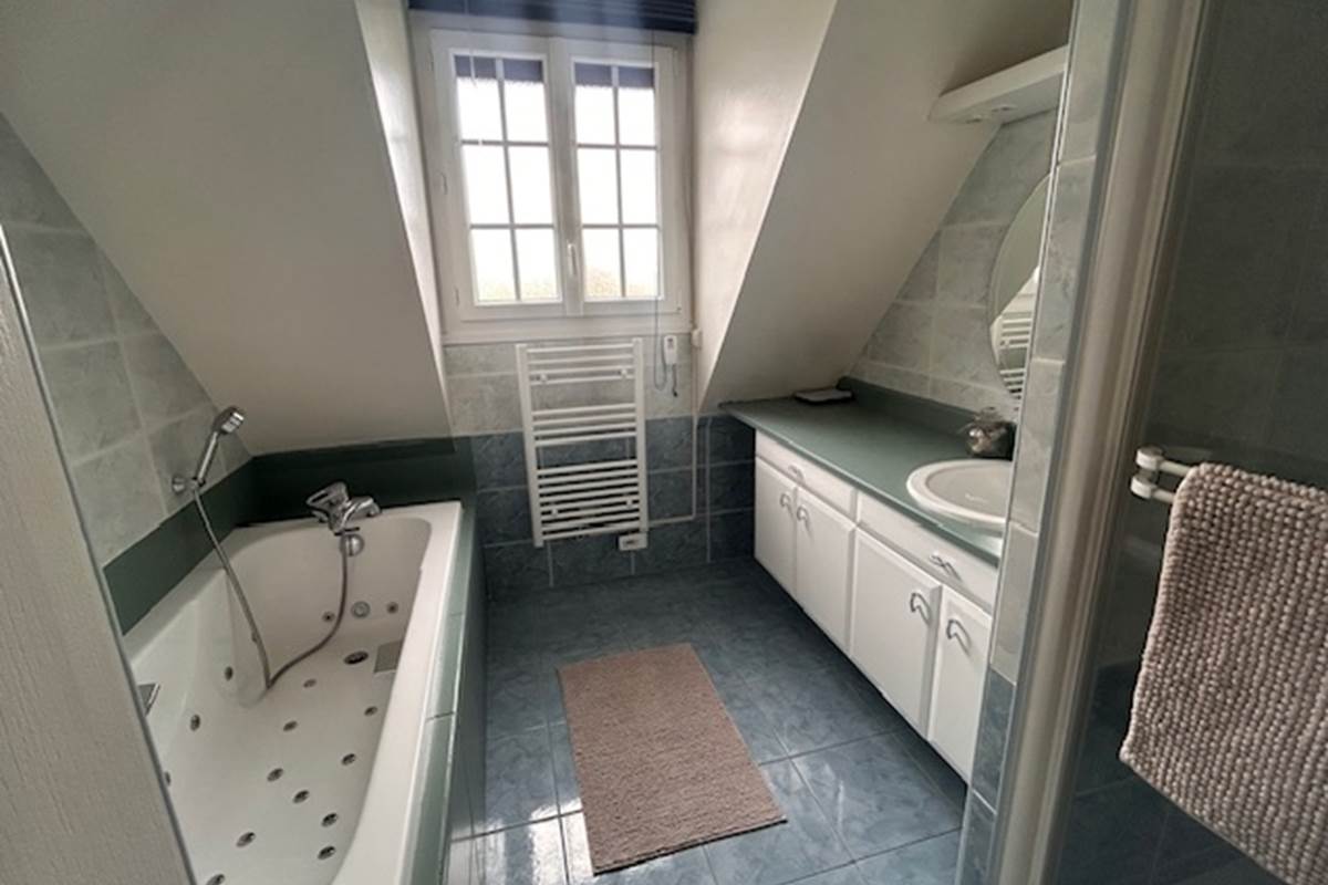 Salle de bain N°2 étage